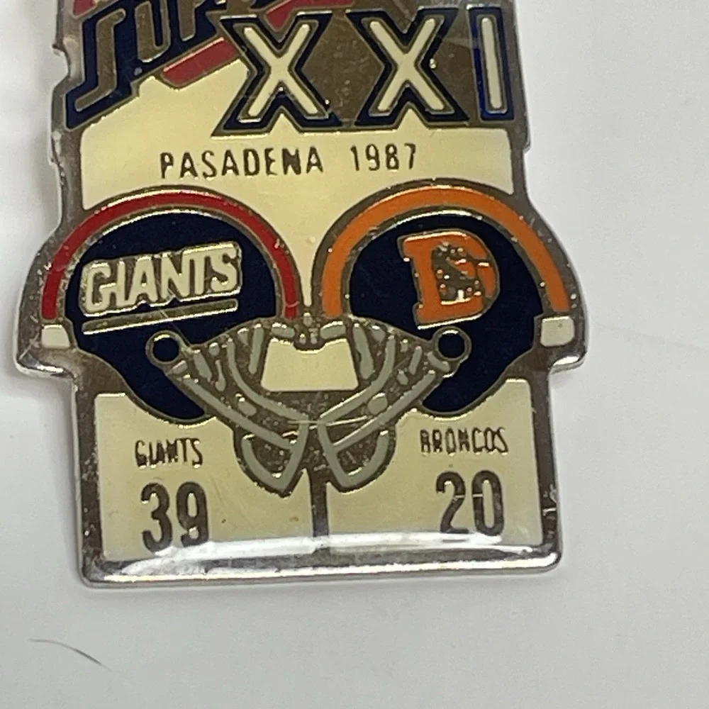 NFL Super Bowl XXI Pasadena 1987 Giants vs Broncos Lapel Pin Football Players